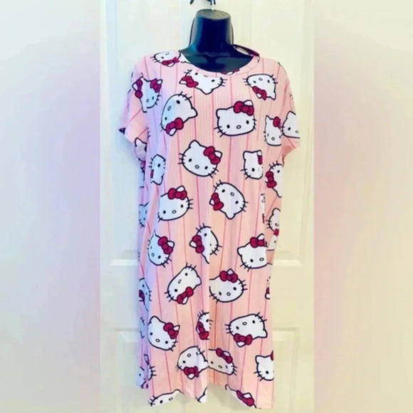 Women’s Hello Kitty Pajamas - Picture 1 of 4